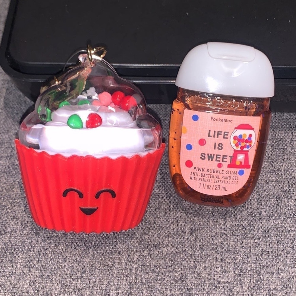 Bath & Body Works Christmas Cupcake Pocketbac Holder w/Pink Bubble Gum Sanitizer